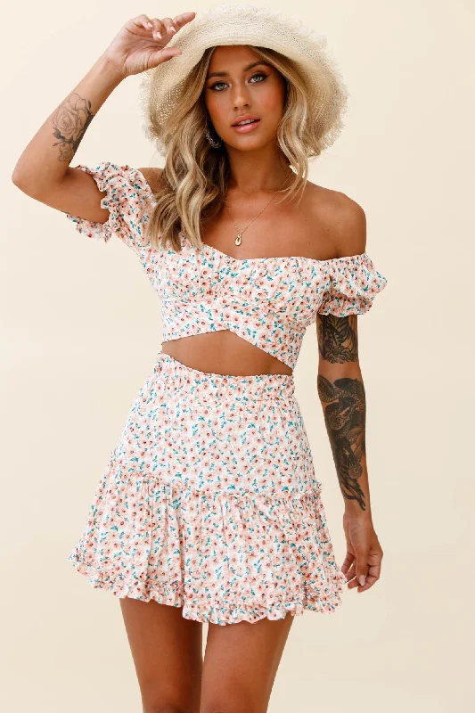 Reduced Price Linka Off-Shoulder Tie-Back Crop Top Floral Print Pink