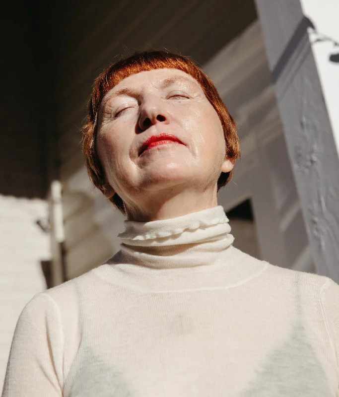 Weekend Bargains to Indulge In Cashmere Gauze Turtleneck - Crema