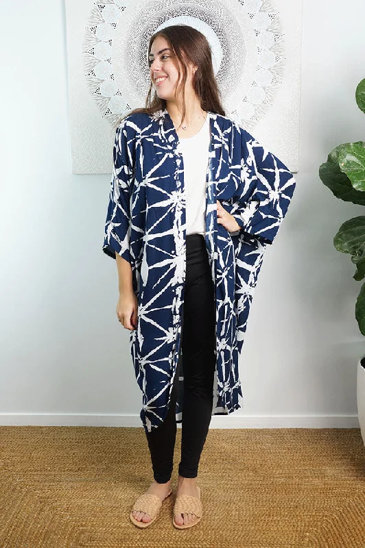 Weekend Shopping Made Better Long Cape "Hampshire"