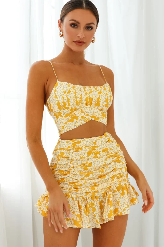 Bonus Offer Linka Cami Strap Crop Top Leaf Print Yellow